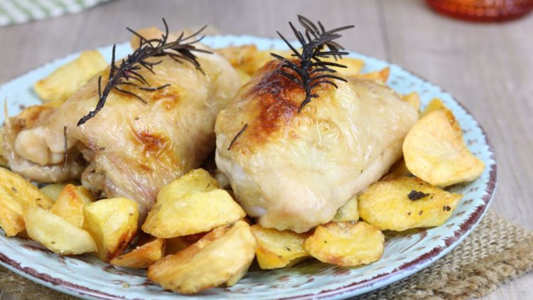hauts de cuisses de poulet et pommes de terre