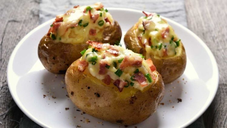 Pommes de terre farcie à la tartiflette