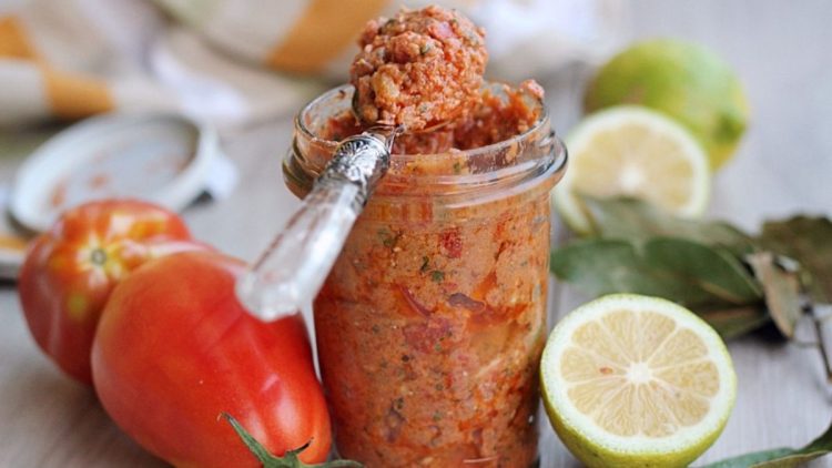 Sauce pesto de tomates et thon