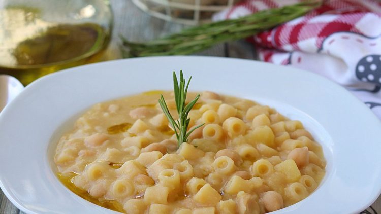 soupe de pois chiches pâtes et pommes de terre   