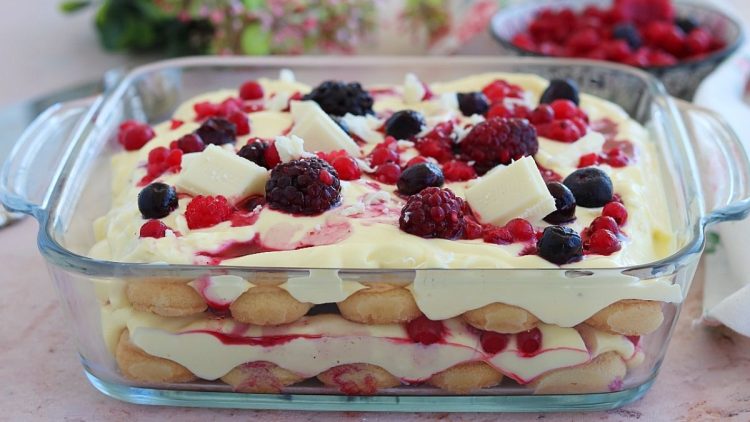 Tiramisu aux fruits rouges et chocolat blanc