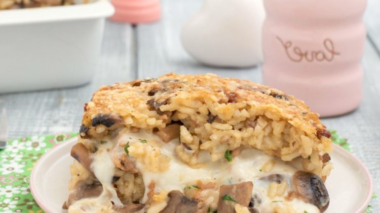 riz aux champignons et aux saucisses au four