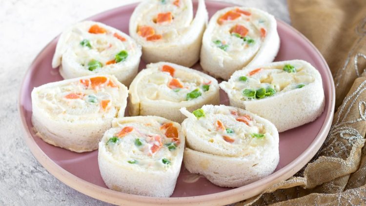 roulés de pain de mie à la salade russe