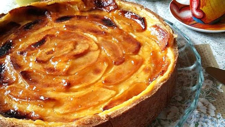 tarte aux pommes à la crème pâtissière facile