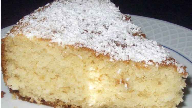 gâteau à l'eau de coco sans œufs, sans lait et sans beurre