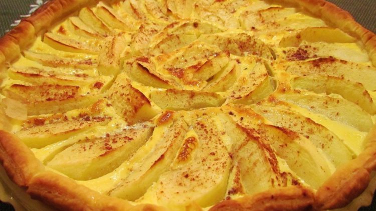 Tarte aux pommes sur lit de crème