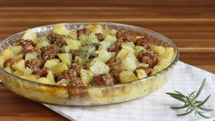 Boulettes de viande et pommes de terre au four