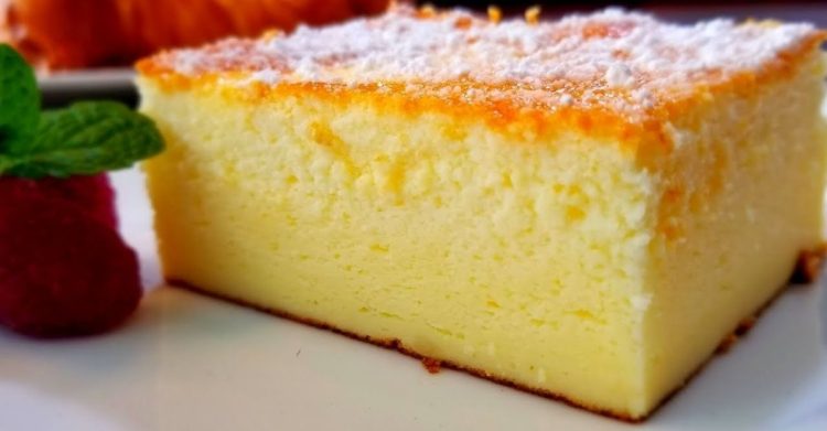 Gâteau au yaourt crémeux avec peu d'ingrédients