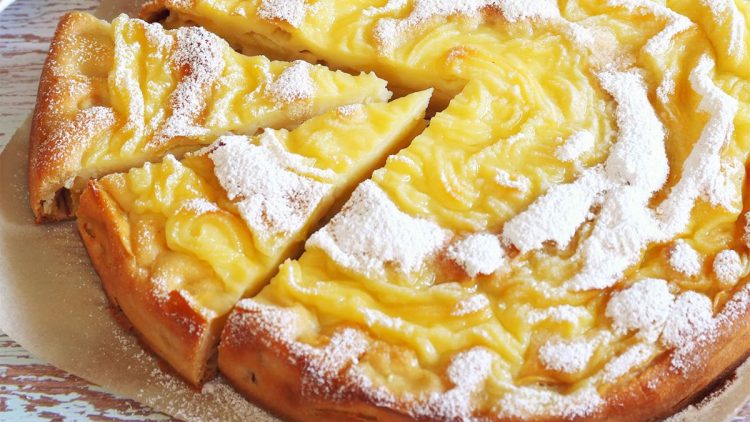 gâteau à la crème et aux pommes