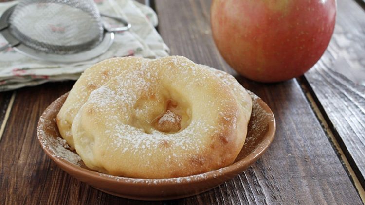 Beignets aux pommes croustillants