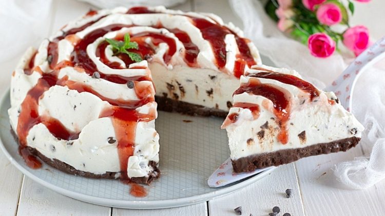 Gâteau froid au mascarpone et confiture