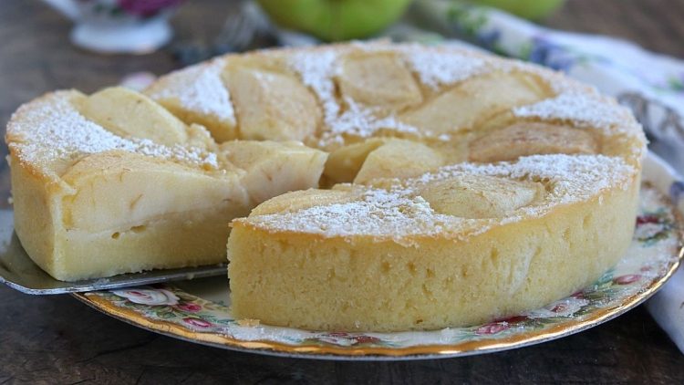 Clafoutis aux pommes moelleux