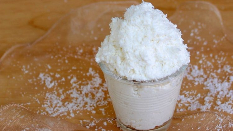 Glace à la noix de coco et chocolat blanc