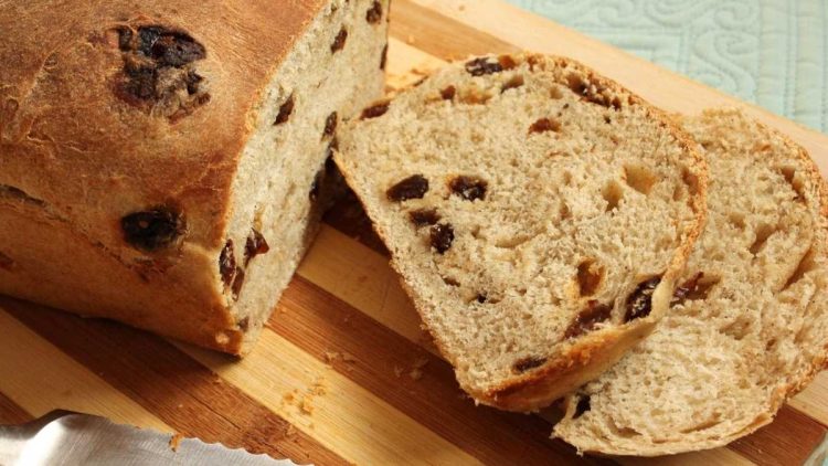 Pain au levain et aux raisins