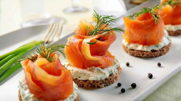 Comment présenter le saumon fumé en entrée ?
