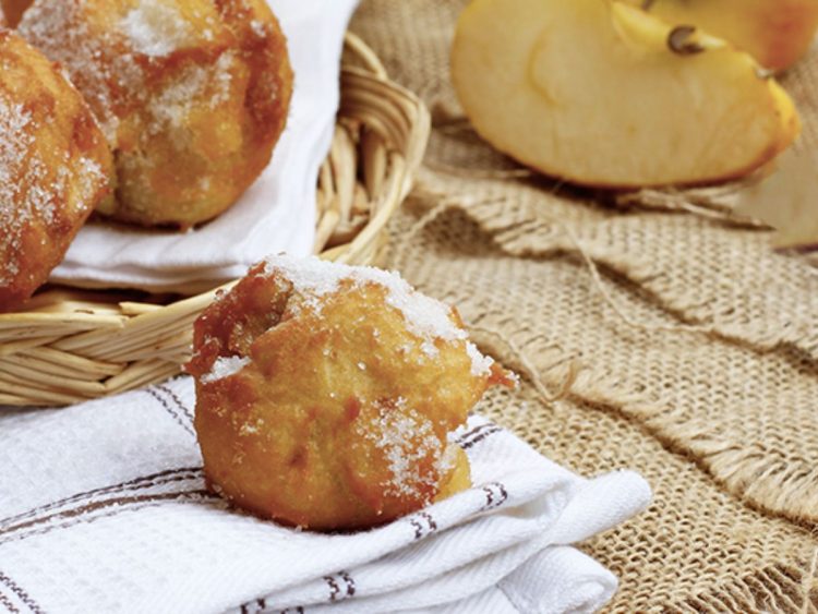 beignets aux pommes et à la ricotta