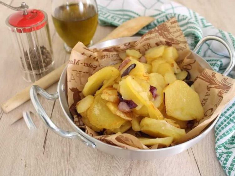 pommes de terre sautées aux oignons 