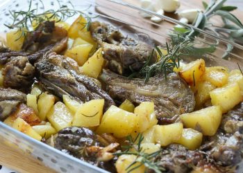 agneau aux pommes de terre au four