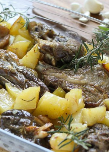 agneau aux pommes de terre au four