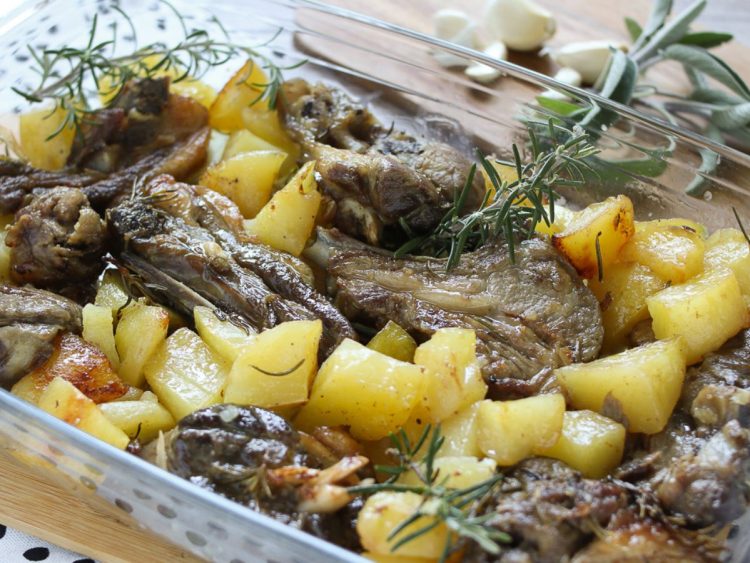 agneau aux pommes de terre au four