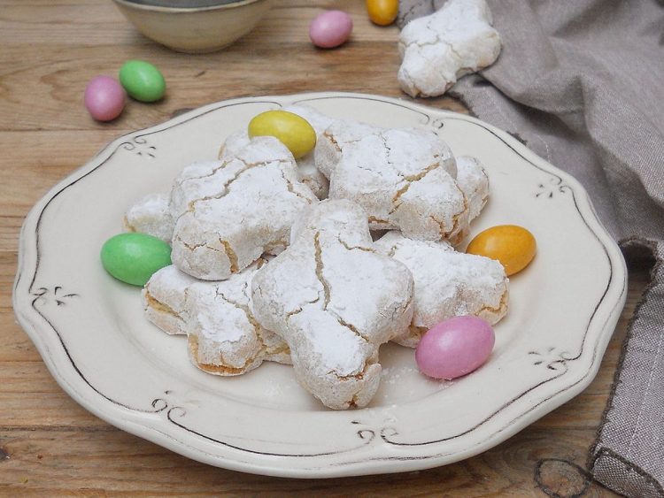 biscuits de Pâques à la pâte d'amande 