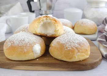 brioches fourrées à la crème de lait
