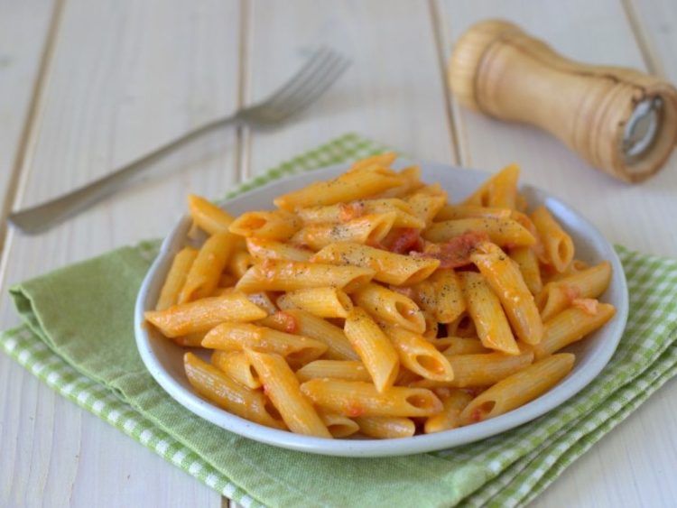 pâtes carbonara à la tomate