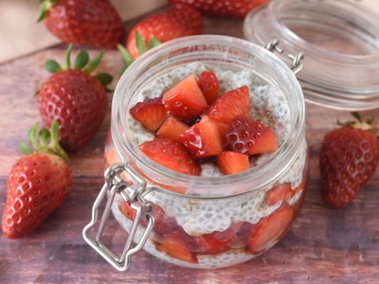 pudding de chia au yaourt et aux fraises