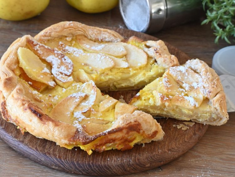 tarte feuilletée aux pommes à la crème pâtissière  