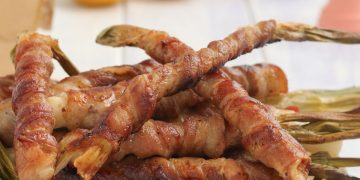 oignons de printemps roulés au lard