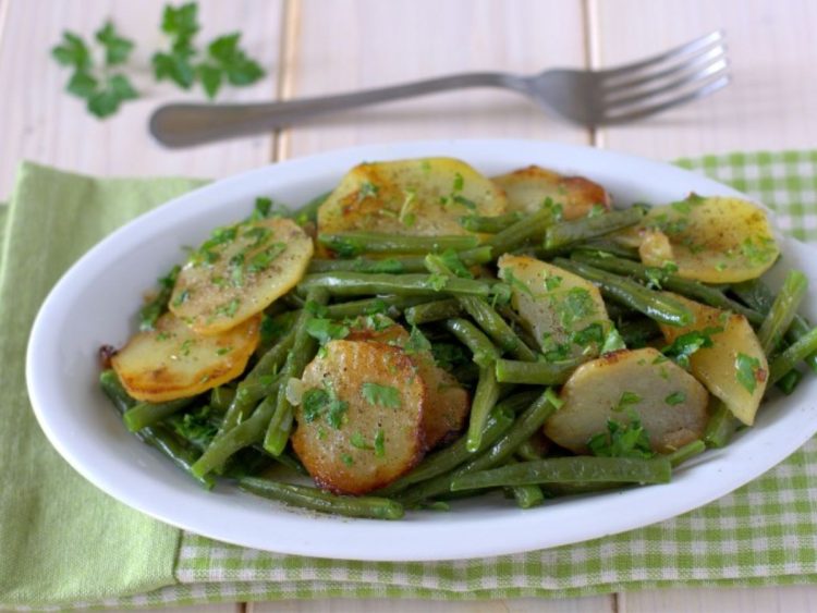 poêlée d'haricots verts et pommes de terre